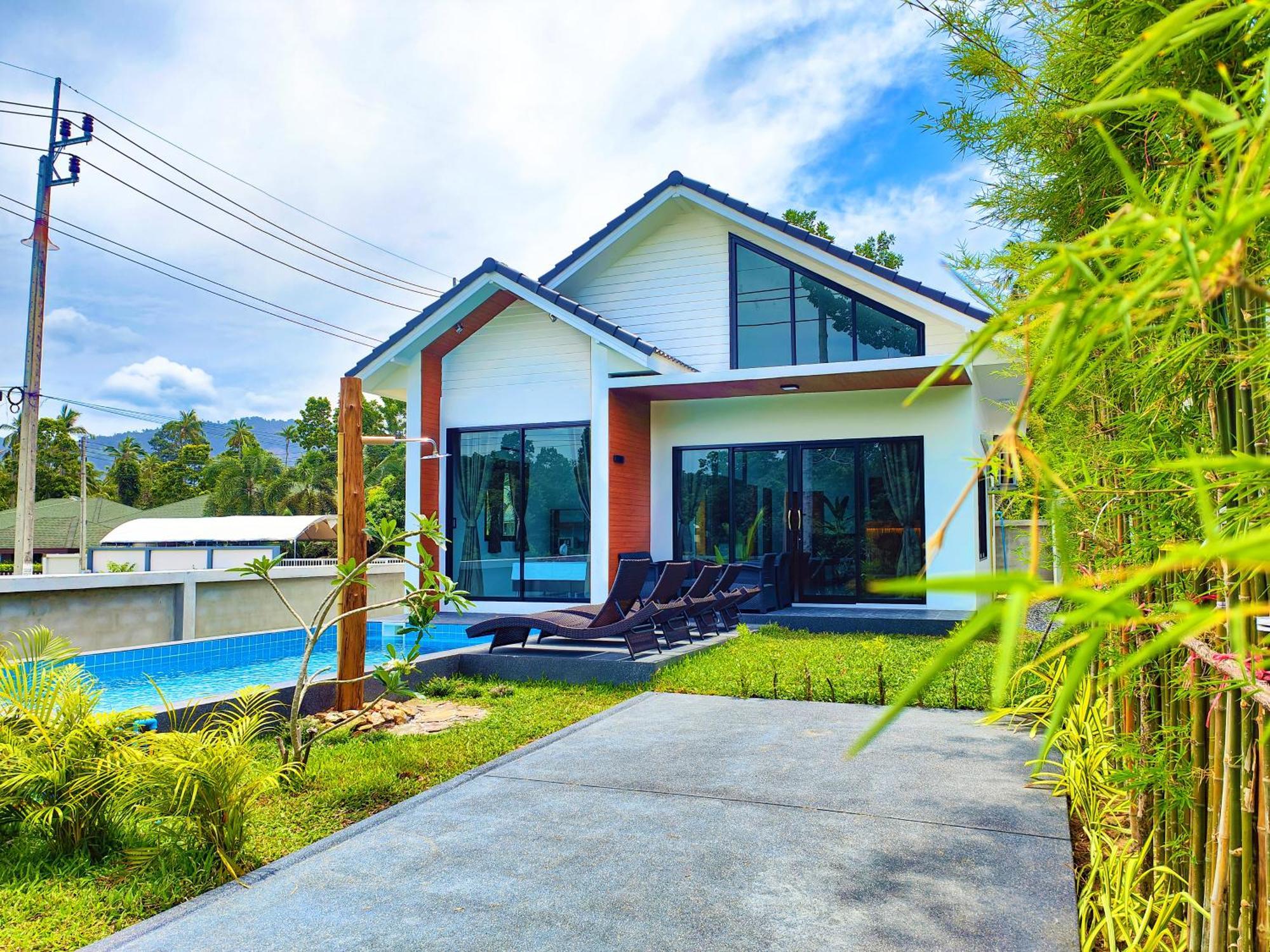 Sunny Petite Close To Feriehus Ko Samui